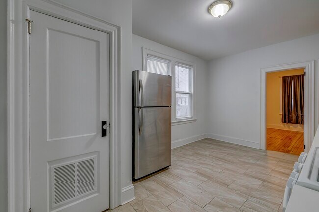 Building Photo - 18 E 29th St