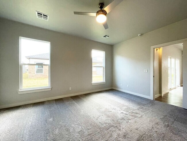 Building Photo - 3 br, 2 bath House - 512 NW 176th Terrace