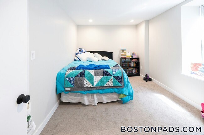 Foto del edificio - 1661 Washington St