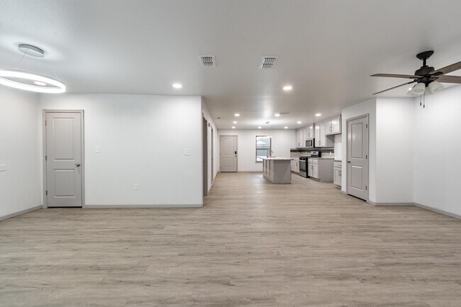 Foto del edificio - 5612 Kemper St
