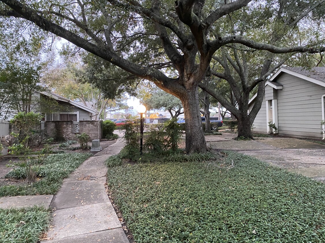 Front entrance to the property - 6857 Greenway Chase St