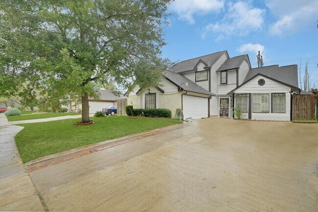 Foto del edificio - 12050 Spring Grove Dr