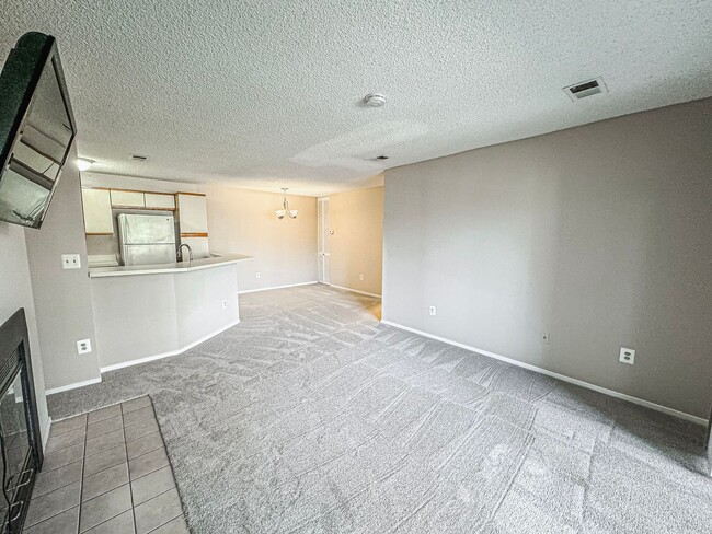 Building Photo - Bright and Cozy 1 Bed 1 Bath With Private ...