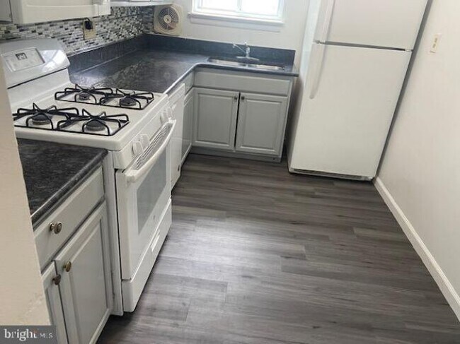 Foto del edificio - 11368 Cherry Hill Rd