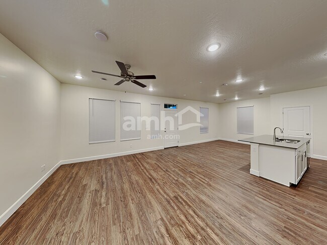 Foto del edificio - 6008 S Jordan Pkwy W