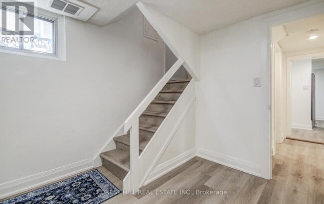 Building Photo - 32 Laurelcrest Ave
