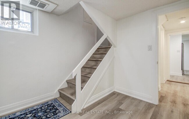 Photo du bâtiment - 32 Laurelcrest Ave