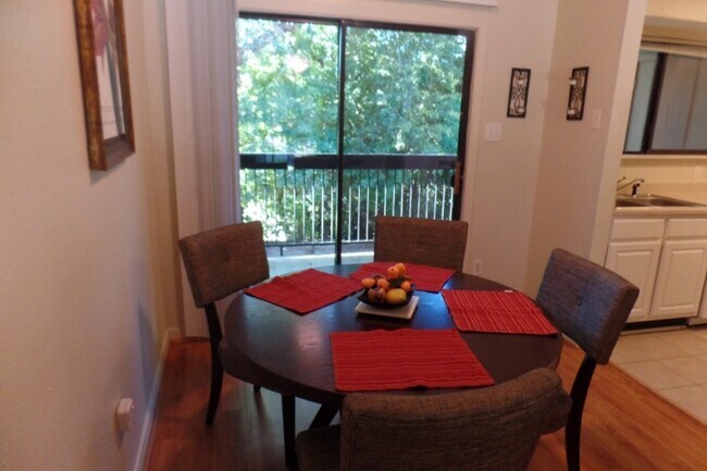 Foto del edificio - 3300 Pebblebrook Dr