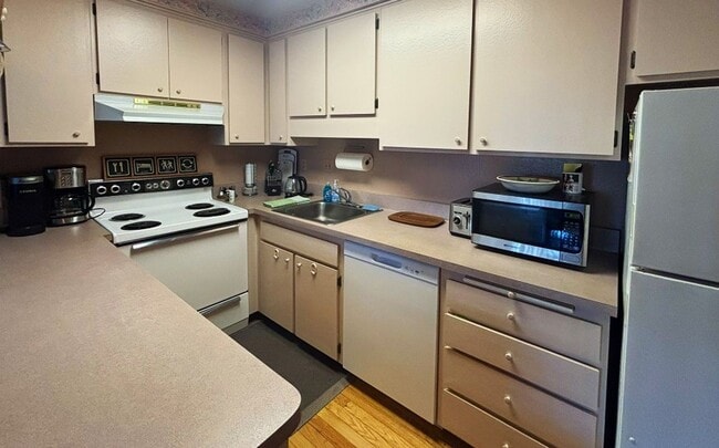 Foto del edificio - 2 Bedroom in a beautiful woodsy location!