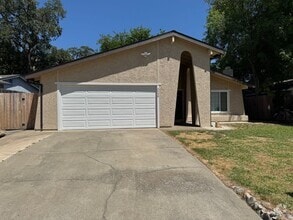 Building Photo - 7750 Wooddale Way