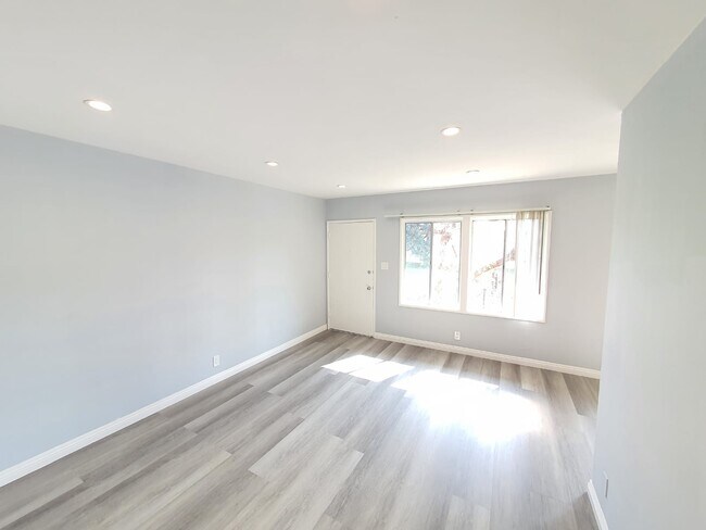 Building Photo - 4655 N Figueroa St