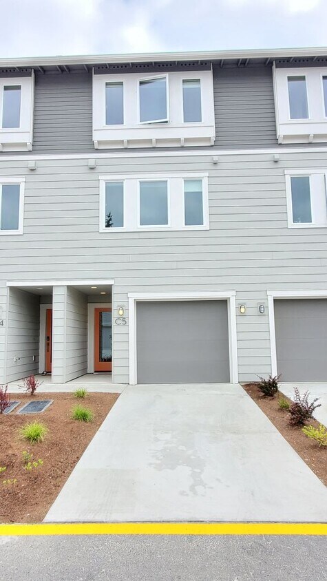 Primary Photo - NEWER AIR-CONDITIONED 3 Primary Bedroom To...
