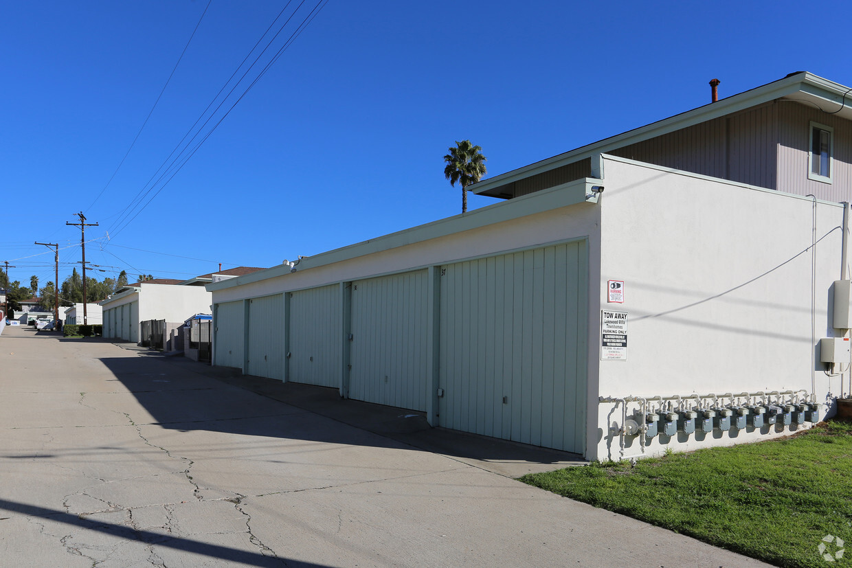 Building Photo - Lakewood Villa Townhomes