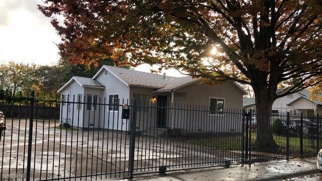 Building Photo - 2 br, 1 bath House - 3100 35th Ave