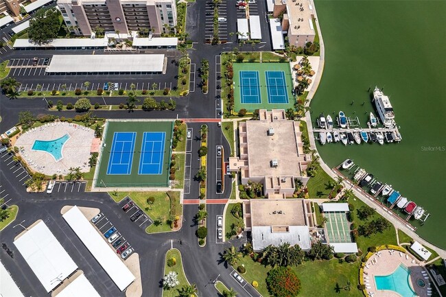 Building Photo - 7400 Sun Island Dr S