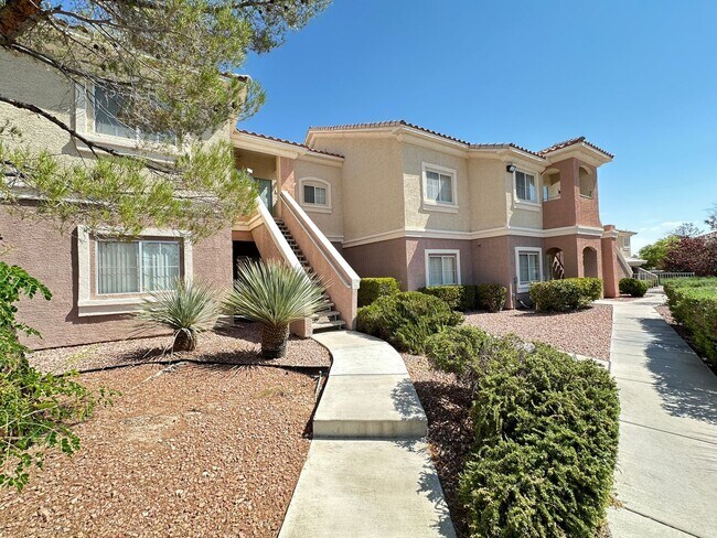 Building Photo - Silver Pines