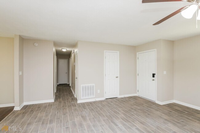 Foto del edificio - 2211 Davis Oaks Ct