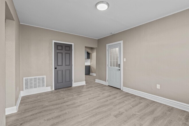 Building Photo - 3863 Gustine Ave