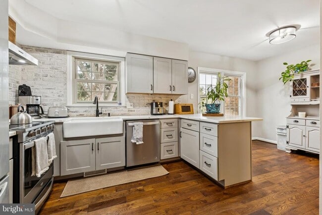 Foto del edificio - 215 Commons Dr NW