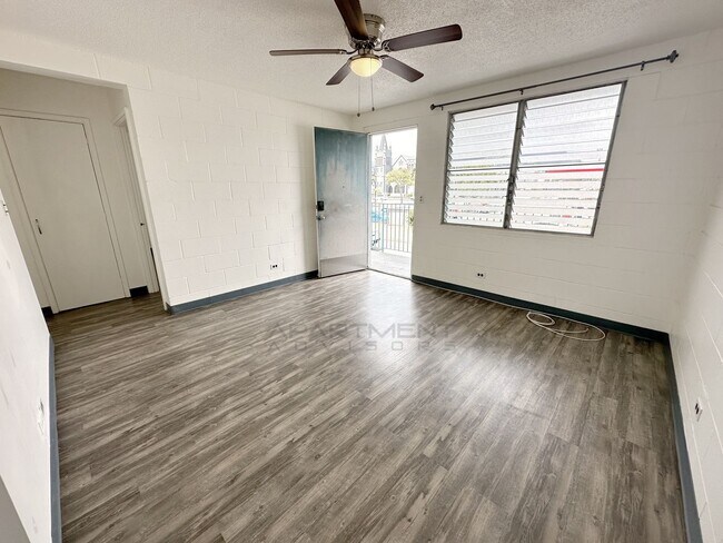 Building Photo - **SEE FULL AD FOR DETAILS** $500 1ST MONTH...