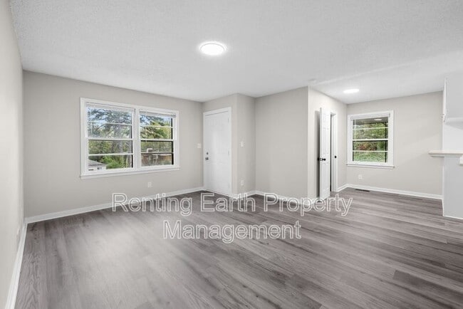 Building Photo - 737 84th Pl S