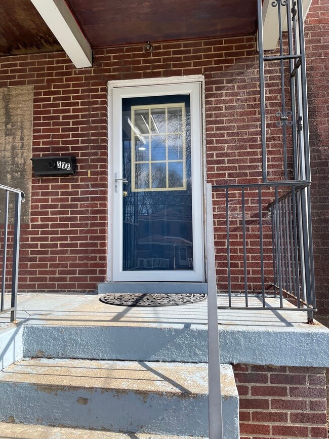 Building Photo - 206 Whipple St