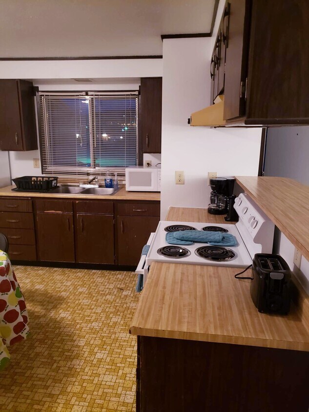 438 E State St Unit C, Rawlins, WY 82301 Apartment for Rent in