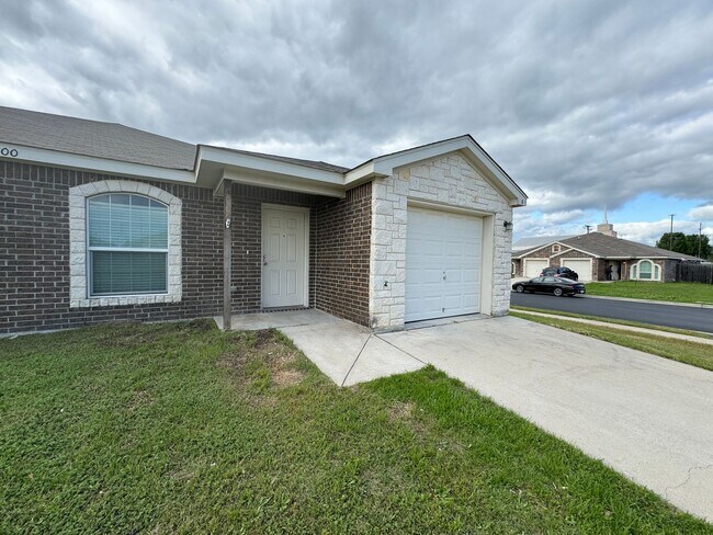 Building Photo - 3800 John Chisholm Lp