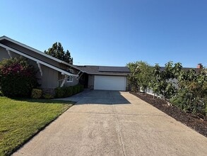Building Photo - 1695 Merrill Dr