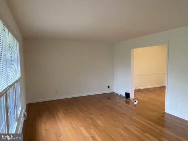 Foto del edificio - 384 Briar Ln