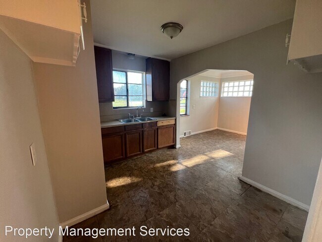 Building Photo - 3 br, 1.5 bath House - 5700 Marseilles