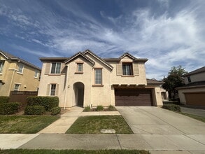 Building Photo - 893 Equinox Loop