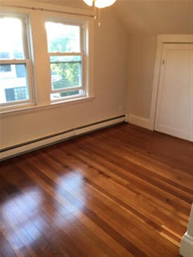 206 W Emerson St Unit 2R, Melrose, MA 02176 206 W Emerson St Melrose