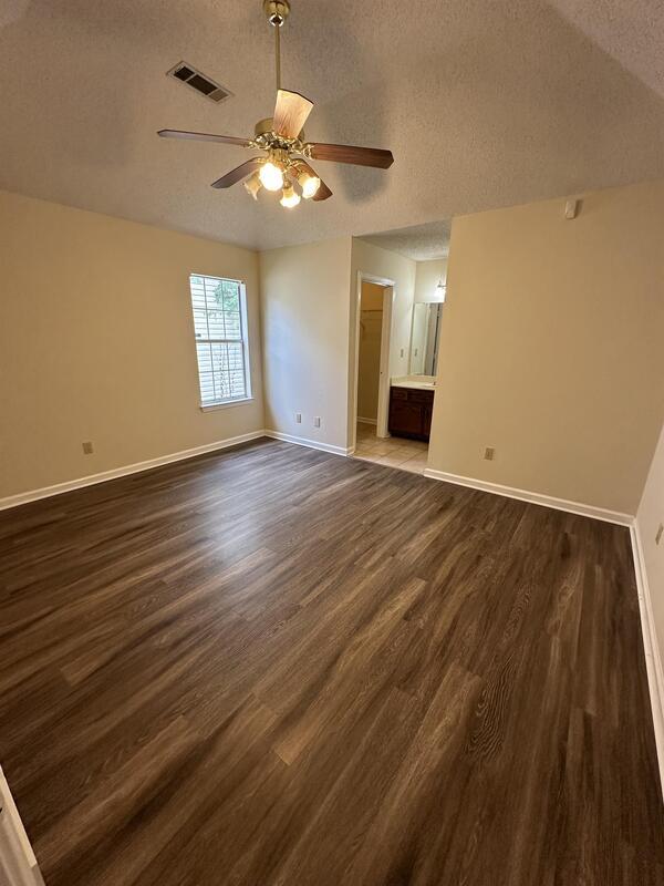 Building Photo - 1255 Grange Way Dr