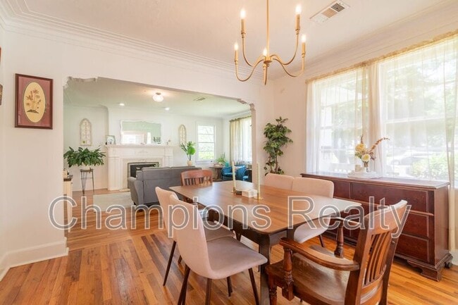 Building Photo - 1514 Crest Dr