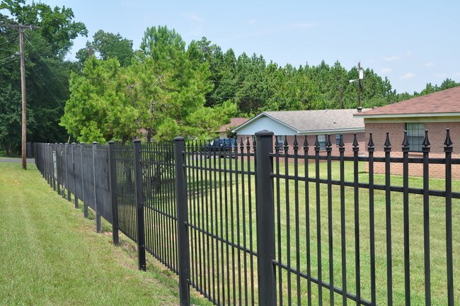 Building Photo - Willowbrook Apartments