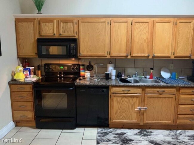 Building Photo - 3 br, 2 bath House - 426 1/2 N Roane St