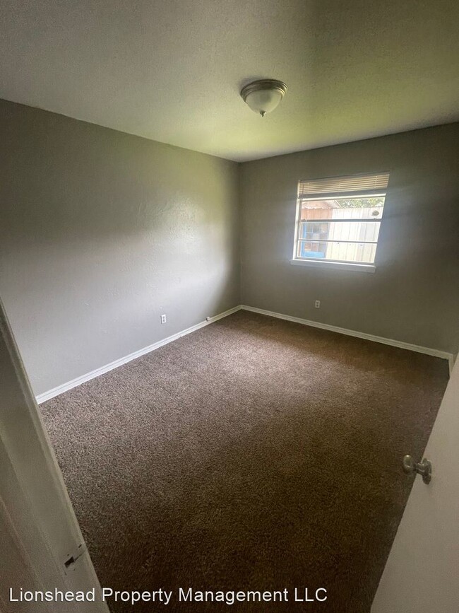 Building Photo - 5 br, 1.5 bath House - 8324 S Indiana Ave