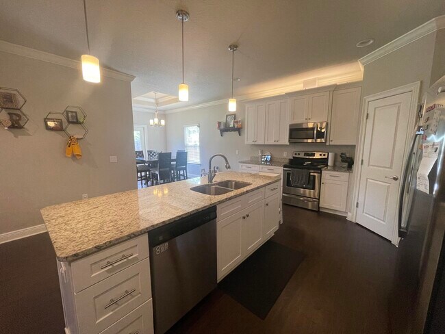 Building Photo - 2387 Belmont Dr