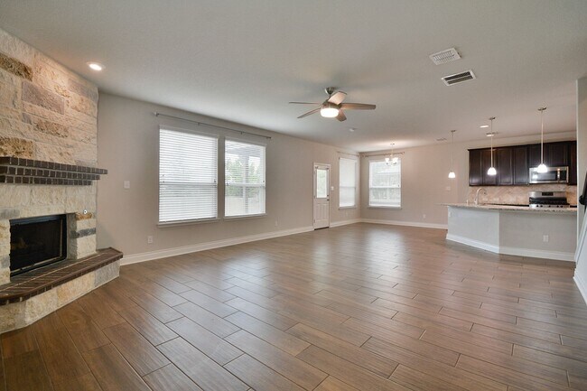 Foto del edificio - Beautiful 4 Bedroom Home in Alamo Ranch!!!