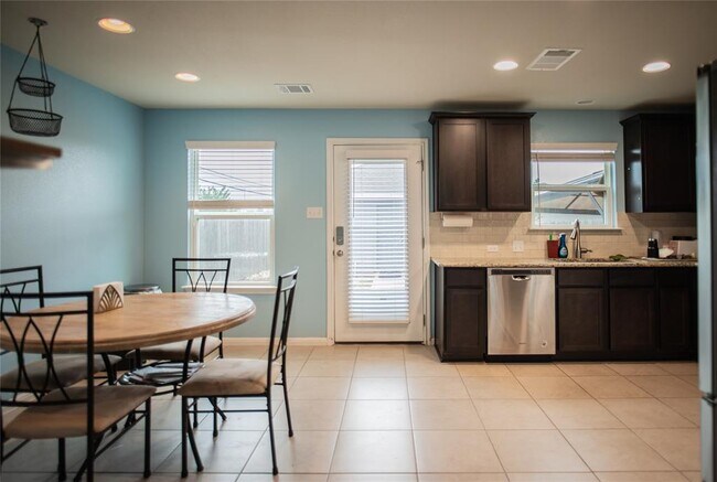 Building Photo - 4702 Portillo Way