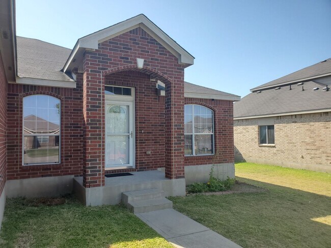 Foto del edificio - 4-Bedroom House for Rent in Killeen