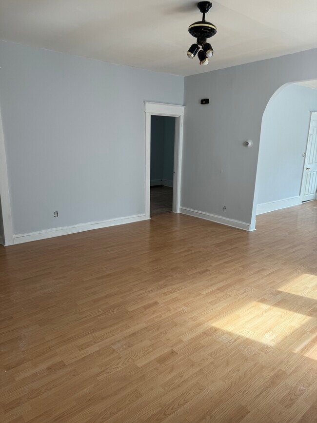 Building Photo - 713 Belleville Ave