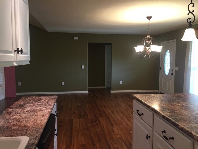 Building Photo - 177 Uphill Dr