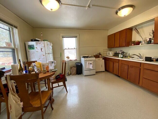 Foto del edificio - $1,300 | 1 Bedroom, 1 Bathroom Duplex | No Pets | Available for an August 12th, 2026 Move In!