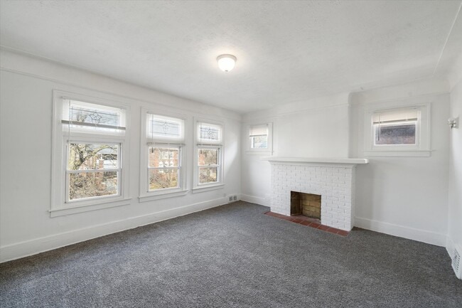 Building Photo - 2333-2335 W Grand St