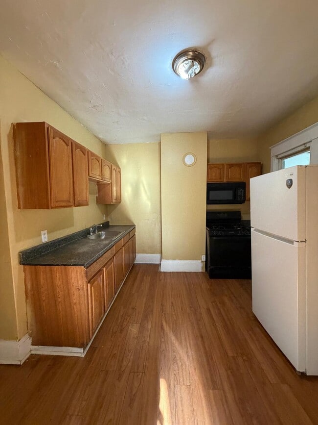 Building Photo - 516 2nd St