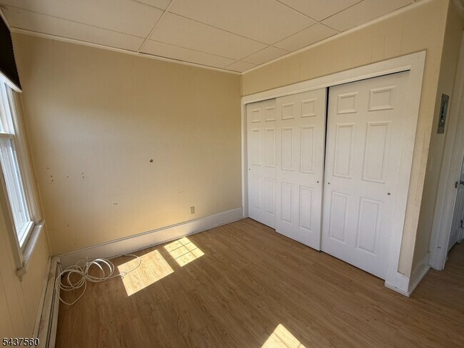 Building Photo - 144 Lakeside Dr W