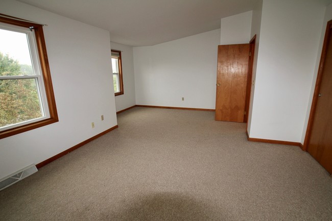 Building Photo - 1220 Ostrander Rd