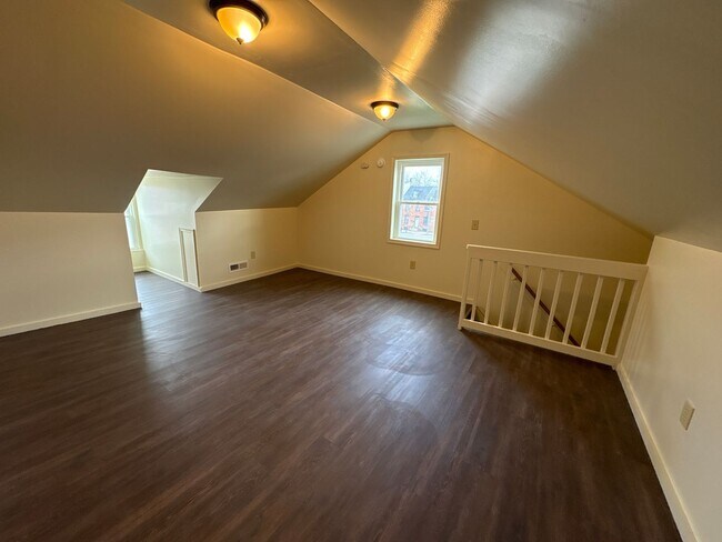 Foto del edificio - 3 Bedroom House, Parking, Yard-York City SD